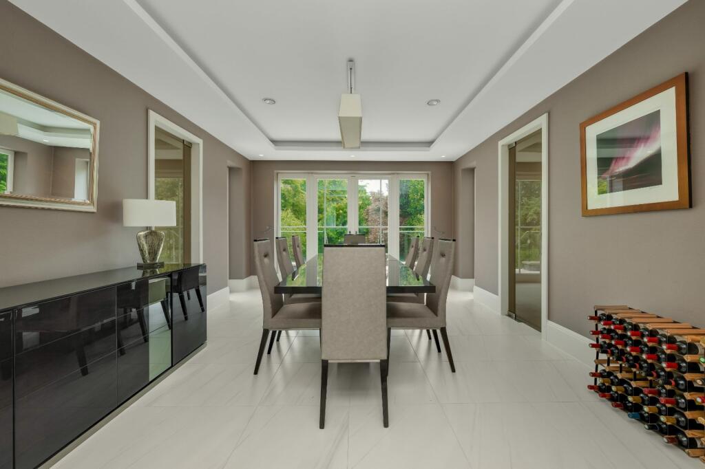 House in Kingston upon Thames - More