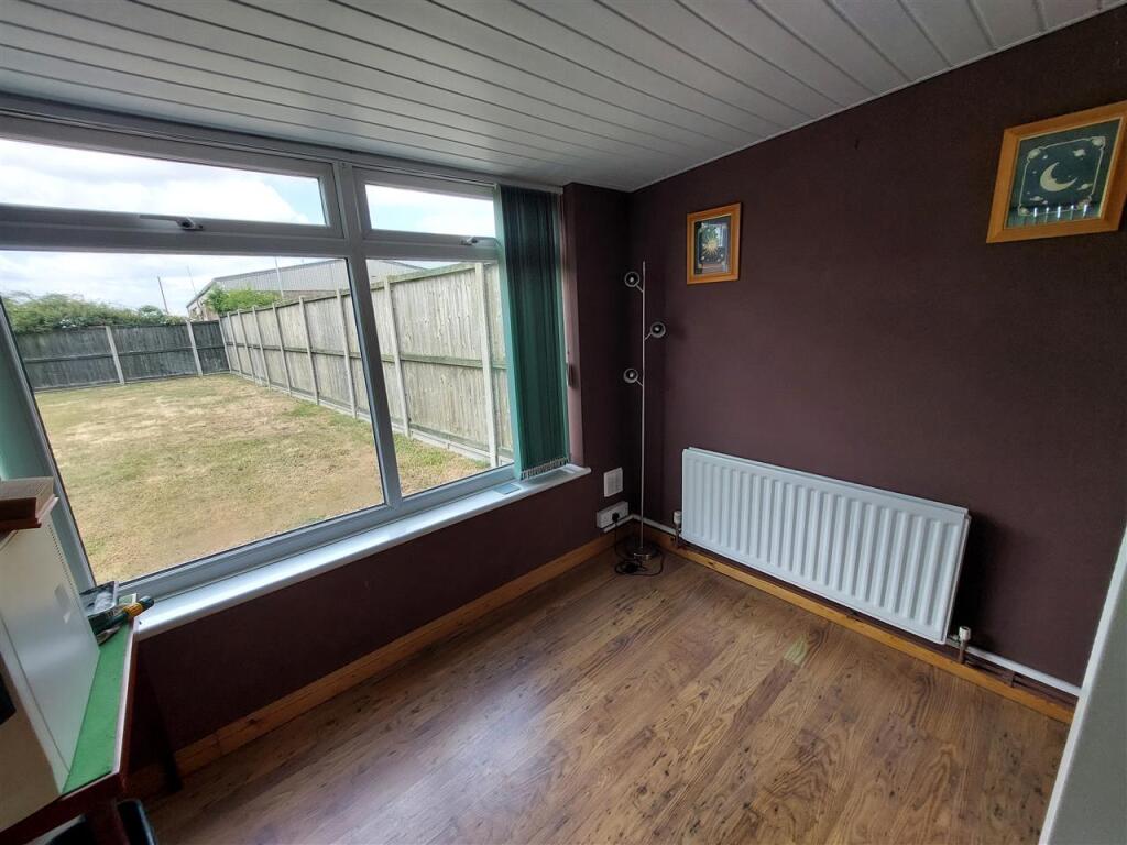 Wakefield Way, Hythe photo 4