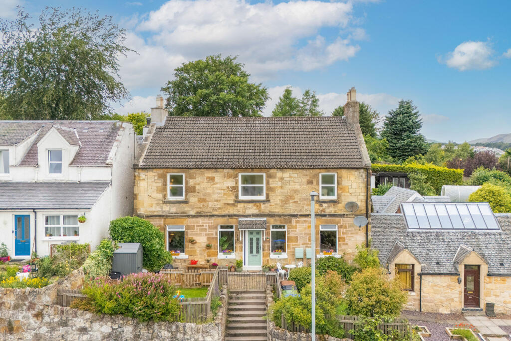 3-bed flat on 102 Kirkhill Road, Penicuik, EH26 8JF, £225,000