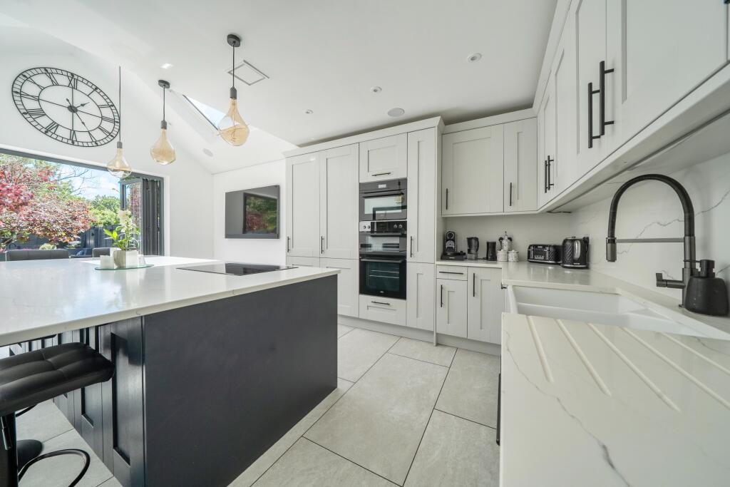 House in Guildford, Pirbright - View 2