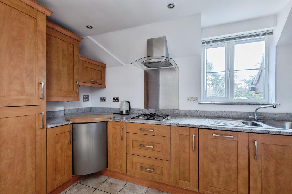 Apartment in Bournemouth, West Moors - View 2