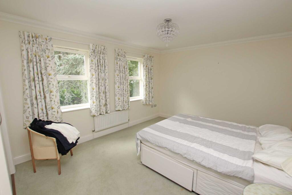 Apartment in Eastbourne, East Sussex - View 4