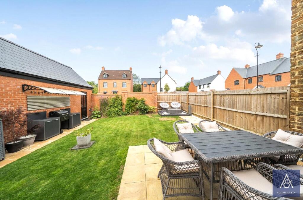 House in Brackley, West Northamptonshire - View 4