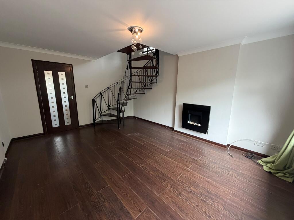 House in Huddersfield - View 2