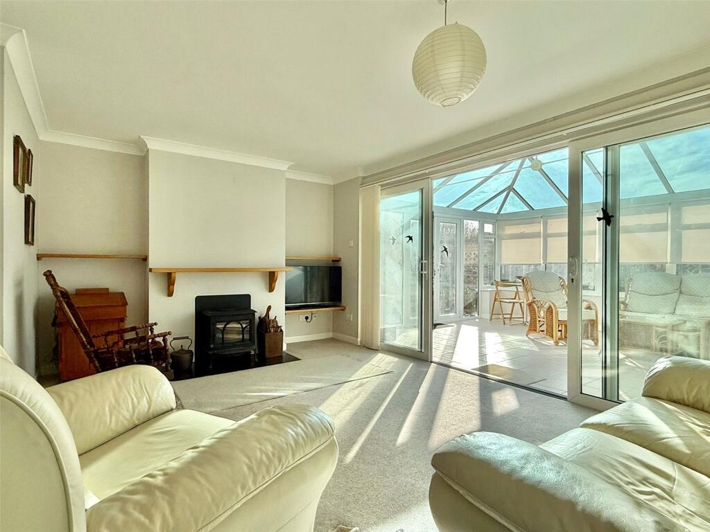 The Boltons, Milford on Sea, Lymington, Hampshire, SO41 photo 3