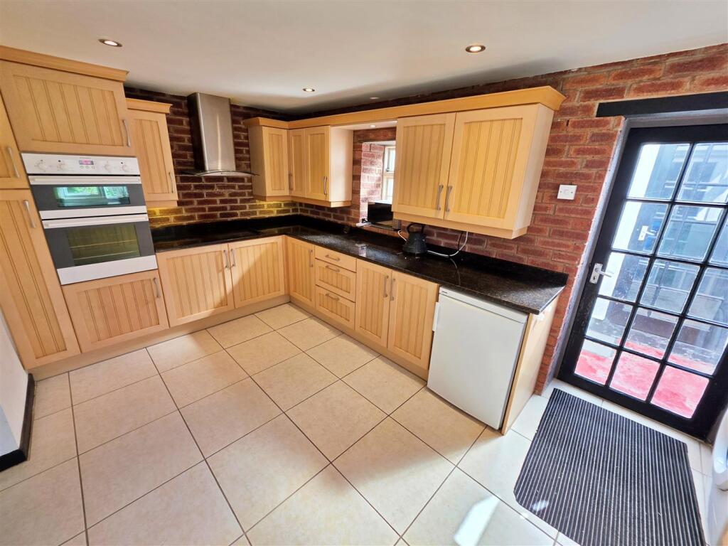 House in Fylde, Greenhalgh-with-Thistleton - More