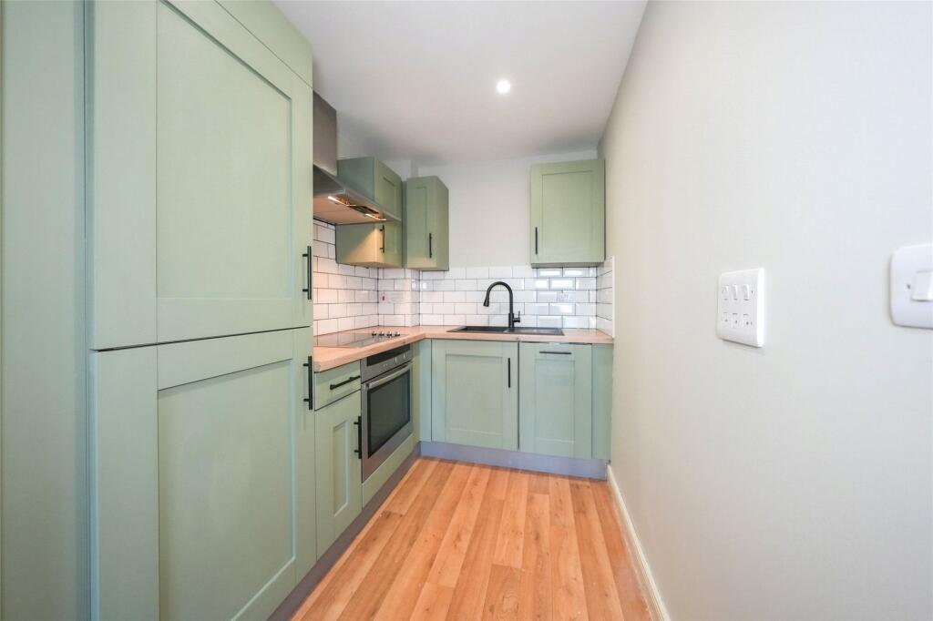 Worsdell Drive, Gateshead, NE8 photo 2