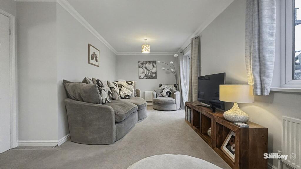House in Mansfield, Forest Town - More