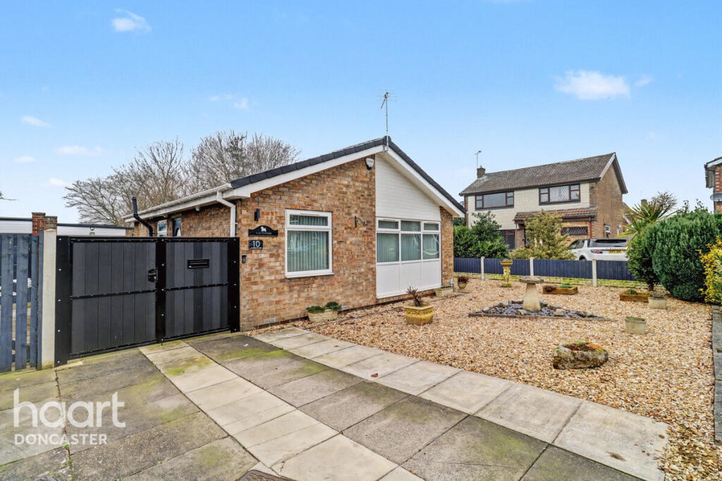 2-bed detached on Fairfield Close, Doncaster, £240,000