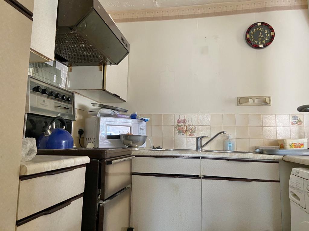 Dallow Crescent, Burton-on-Trent, Staffordshire, DE14 photo 3