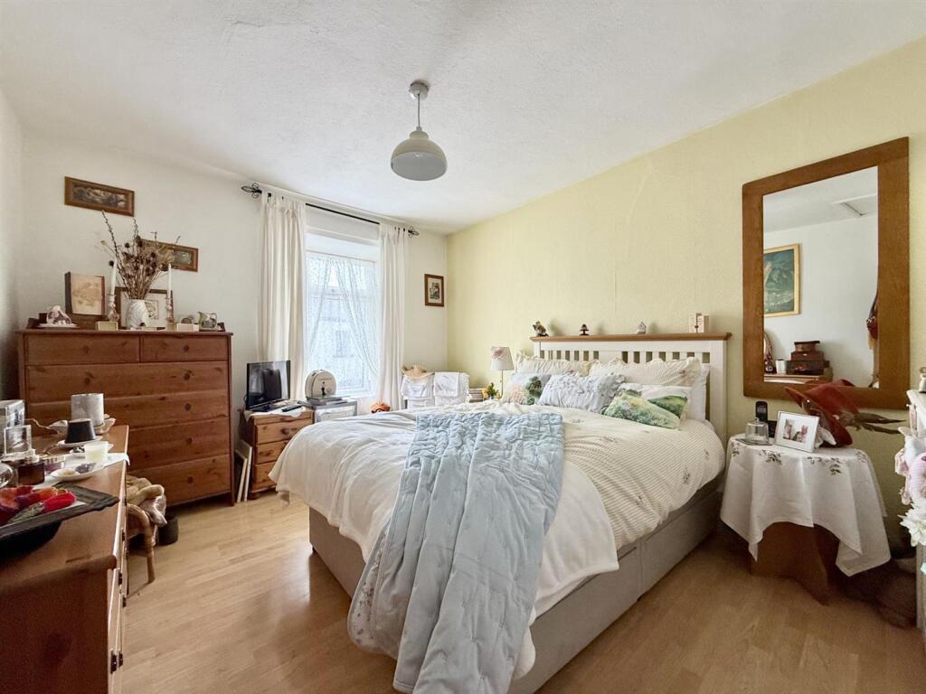 Alkerton, Eastington, Stonehouse - More