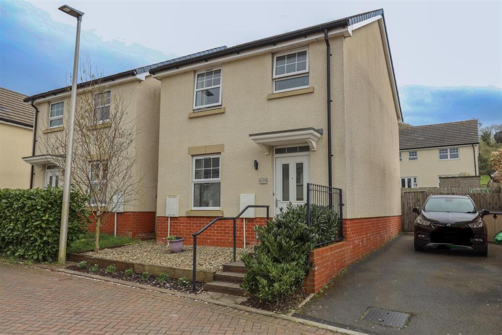 Main image of property: 18 Cae Ffynnon, Cowbridge, Vale of Glamorgan, CF71 7FJ