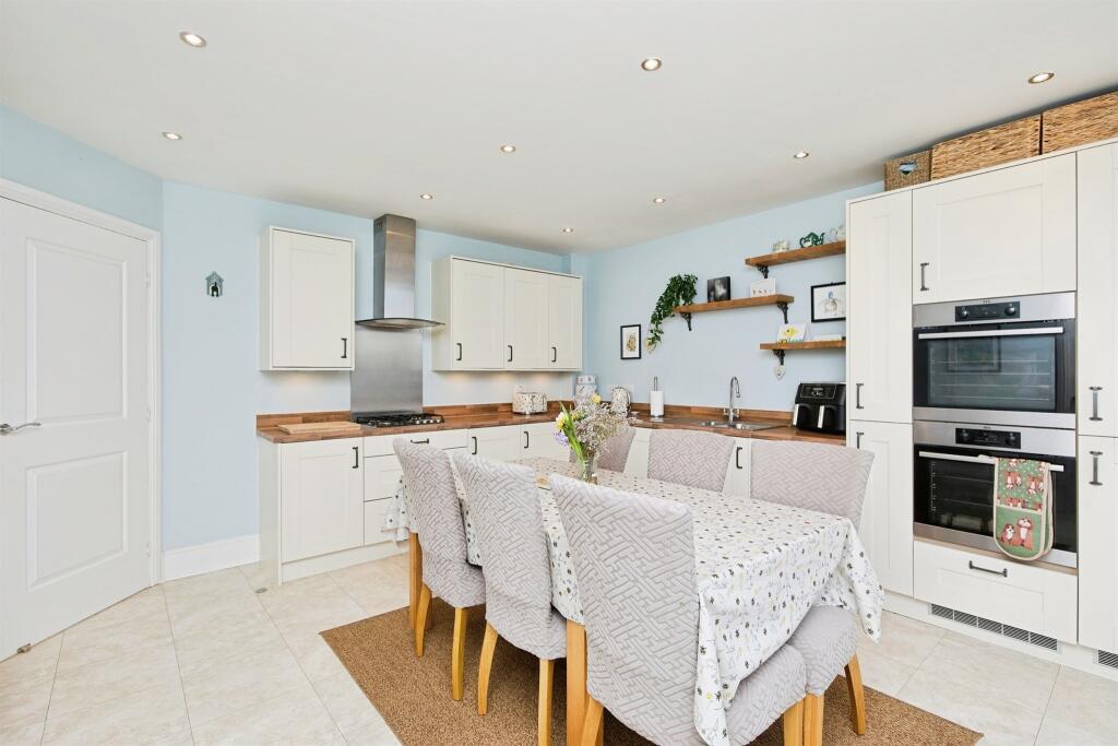 Dale Acre Way, Breadsall, Derby photo 4