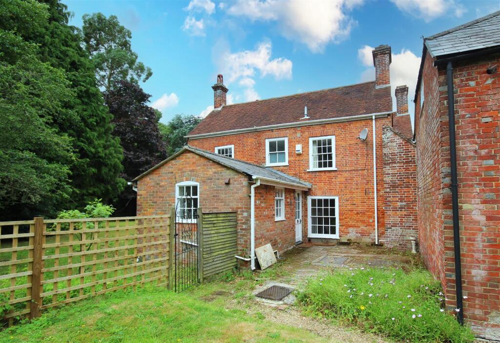 Main image of property: Lyndhurst Road, Brockenhurst