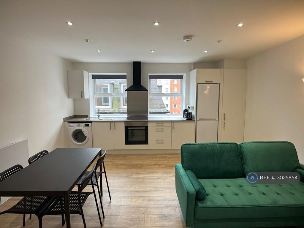 Apartment in Northampton - More