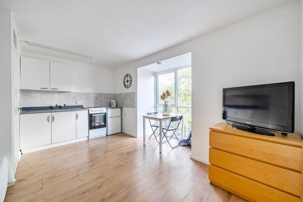 Apartment in Southampton - View 2