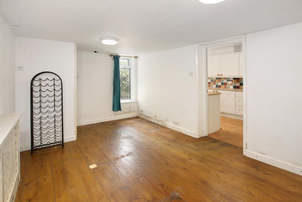 House in Torquay - More