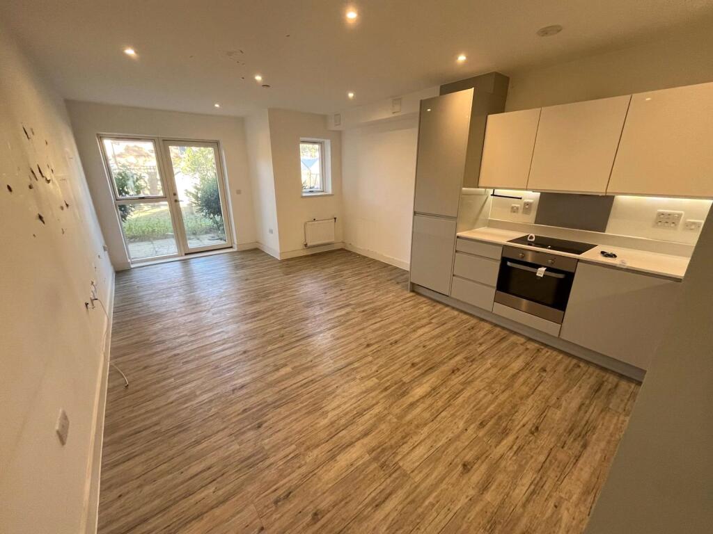 Dickenson's Place, South Norwood, London, SE25 photo 2