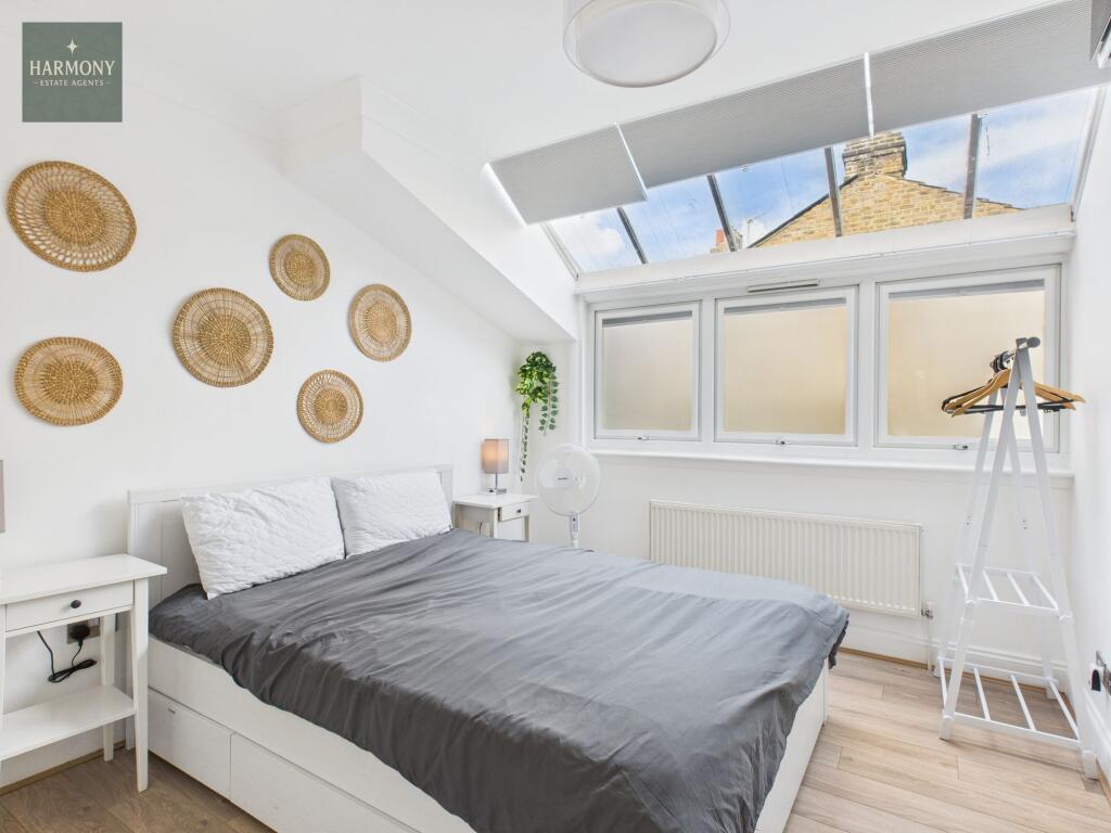 Lavender Hill, London, SW11 - View 3