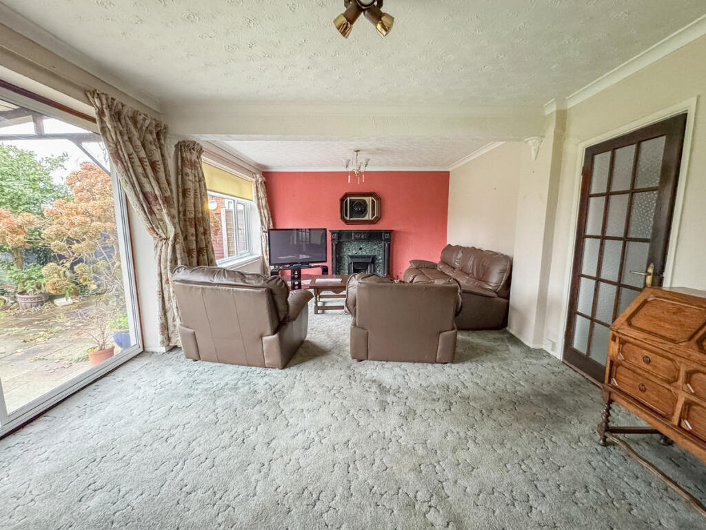 Branksome Avenue, Hockley, SS5 5 photo 4