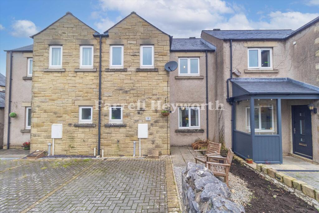 3-bed house on 14, Green Meadow Close, £200,000