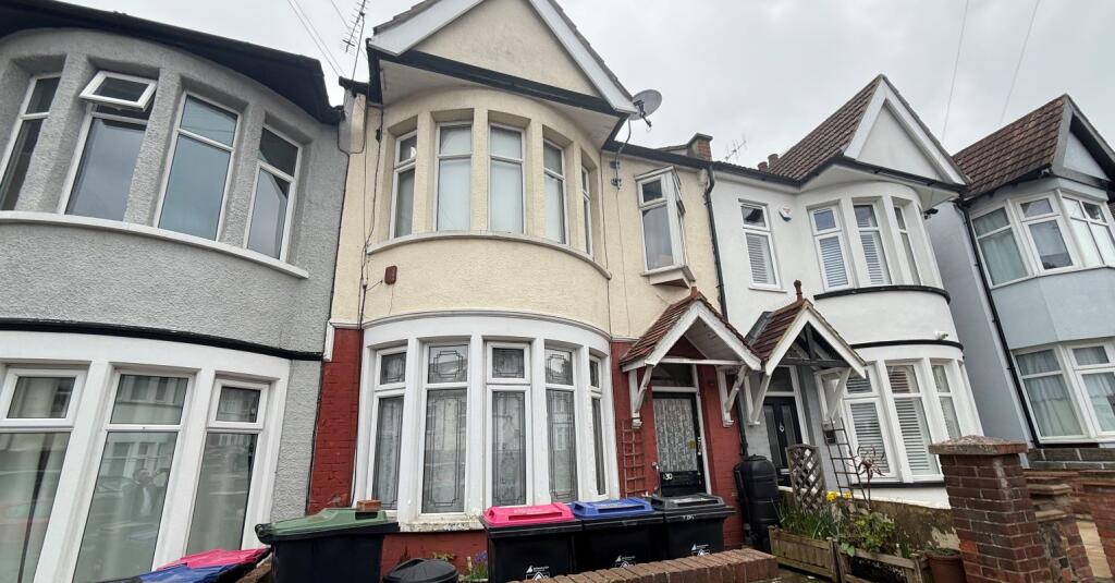 1-bed flat on 130 Beedell Avenue, Westcliff-on-Sea, Essex, SS0 9JP, £95,000