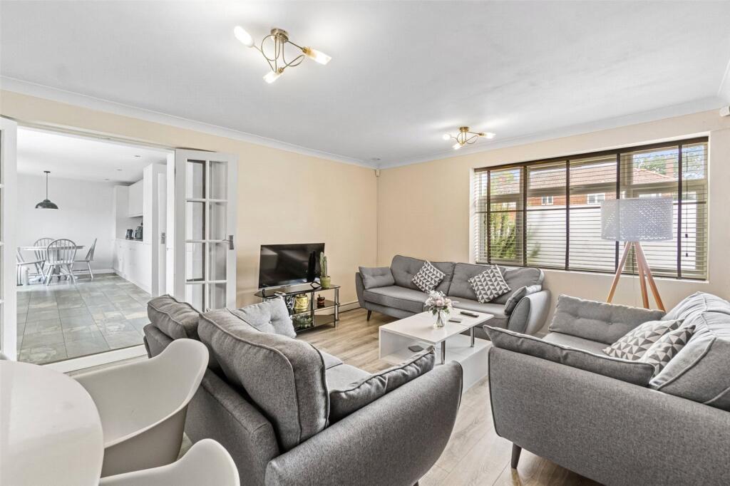 House in London, Hampton Hill - View 4