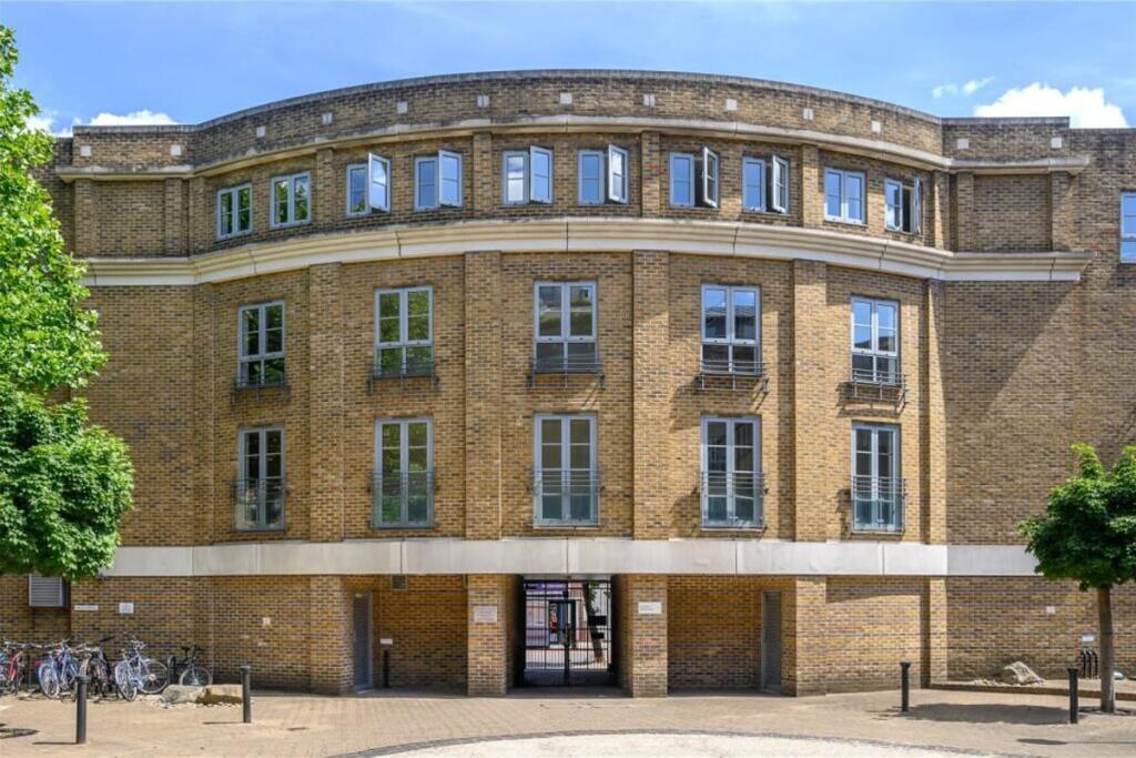 Main image of property: Essex Road, London, N1