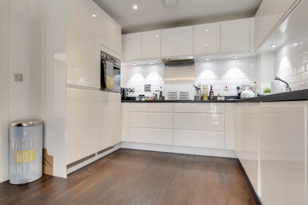 Apartment in Basildon, Wickford - More