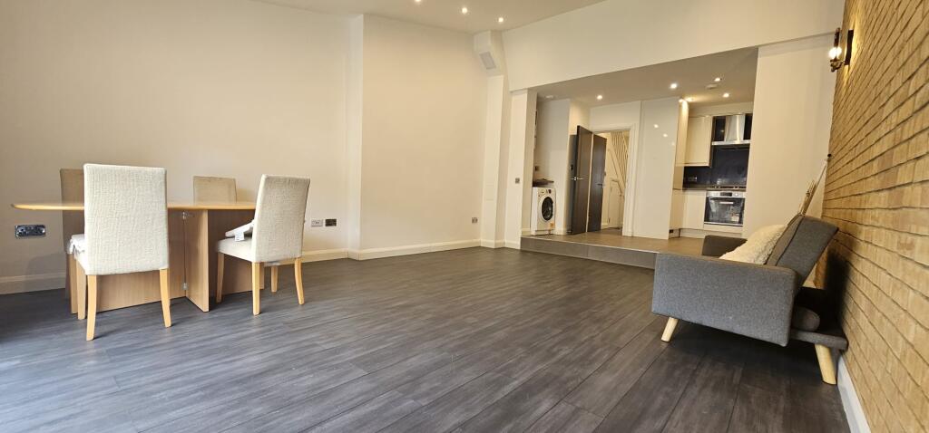 House in London, Little Ilford - View 2