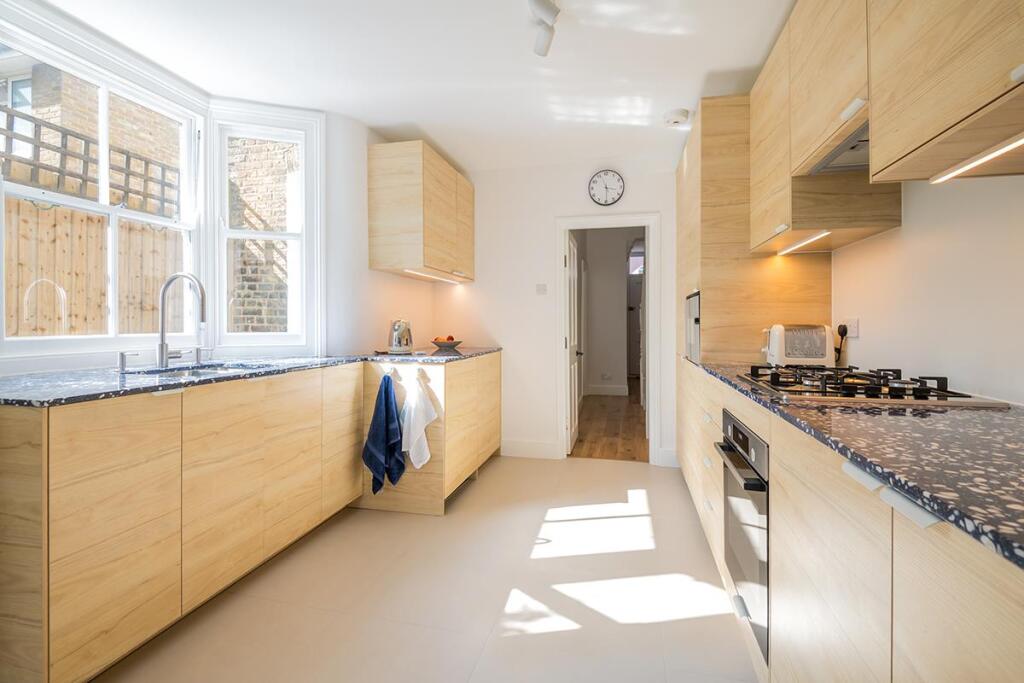 House in London, Bellenden - View 4