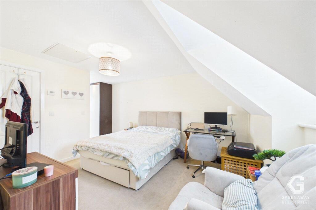 House in Redhill - More