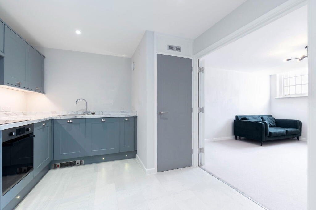 Apartment in Cheltenham, Lower High Street, St Paul’s - View 4