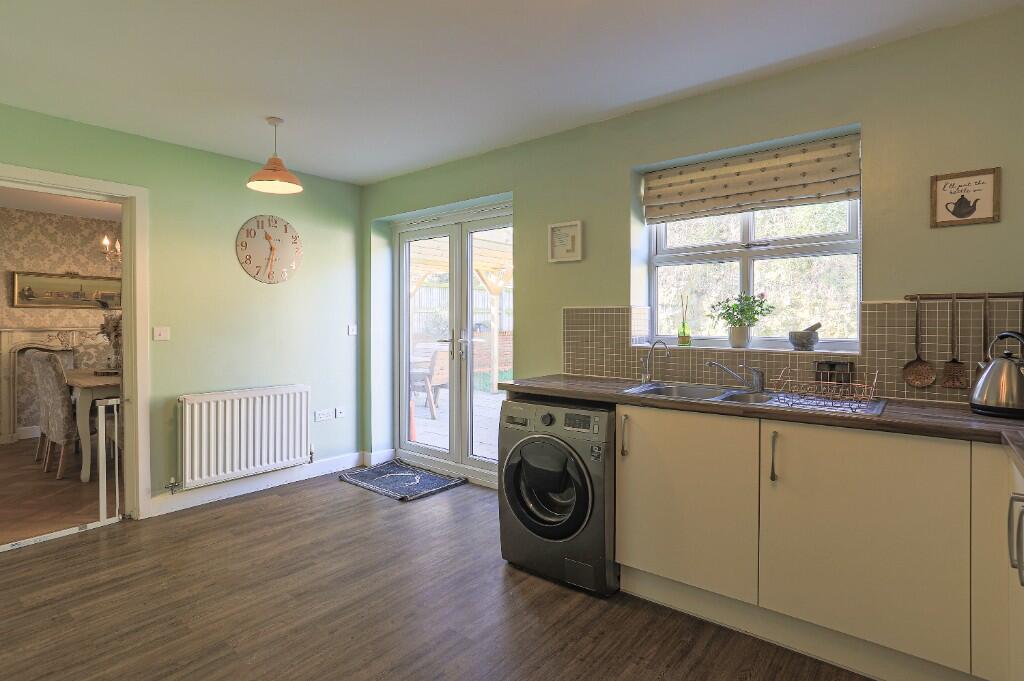 20, Mapplewell Road photo 4