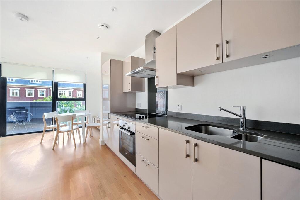 Apartment in Chelmsford - View 5