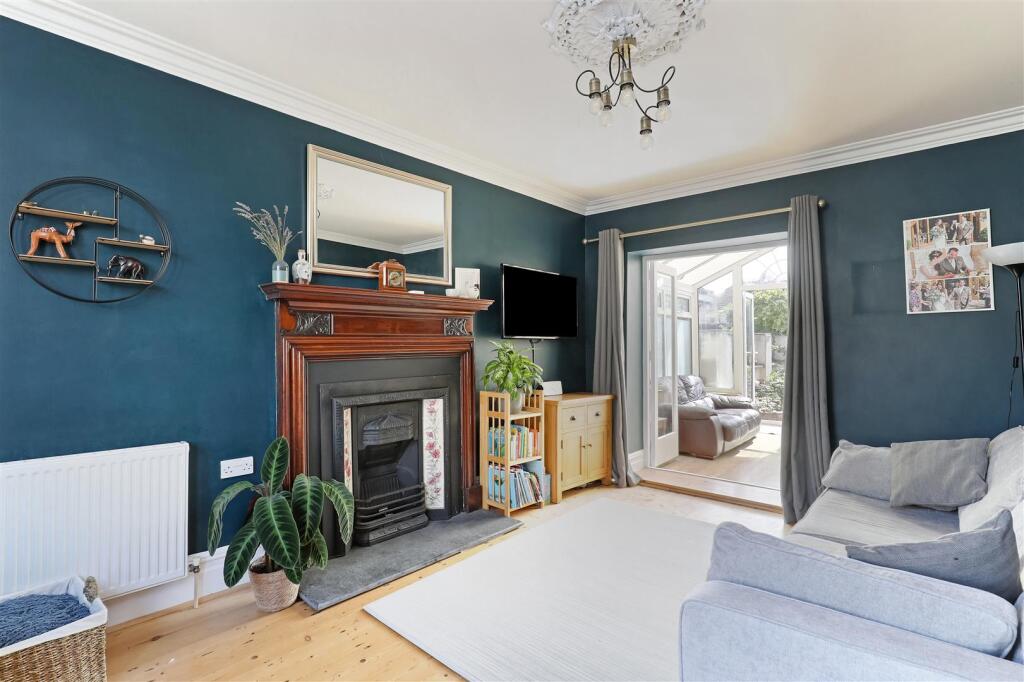 A Substantial Victorian Detached Family Home on Old Street, Clevedon image 3