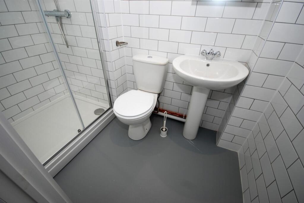 6 bedroom flat for rent