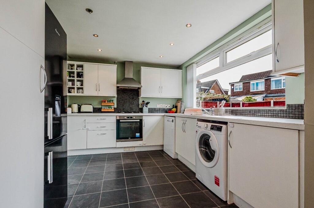 Corfe Close, Flixton, Manchester, M41 photo 3