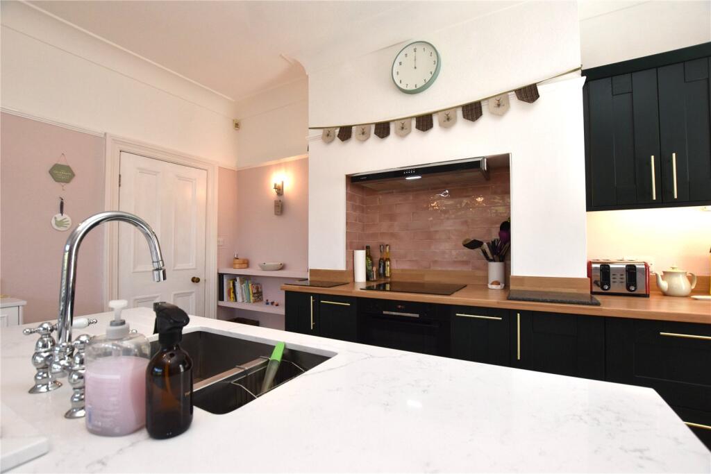 House in Bradford, Thackley, Esholt - View 5