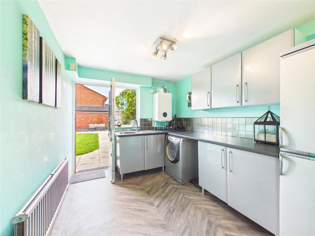 Hazel Close, Droitwich Spa, Worcestershire, WR9 photo 4