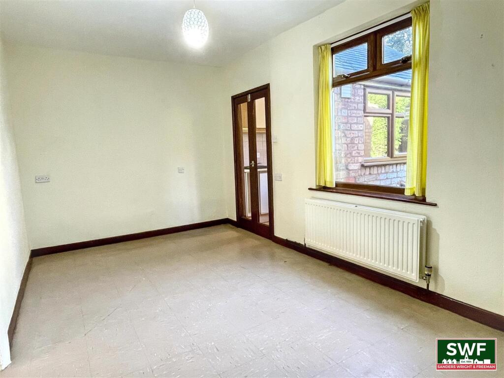 House in Wolverhampton, Wood End - View 5