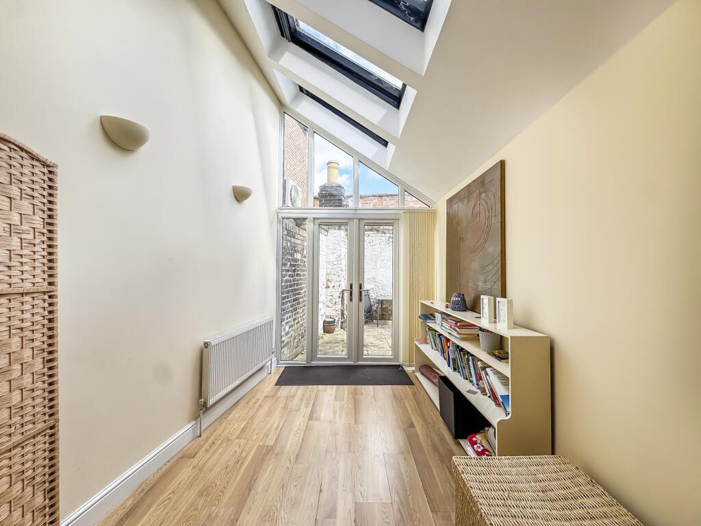 House in Newmarket - View 3