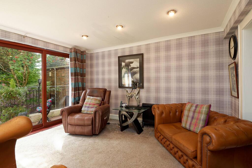House in Kilmarnock, East Ayrshire - More