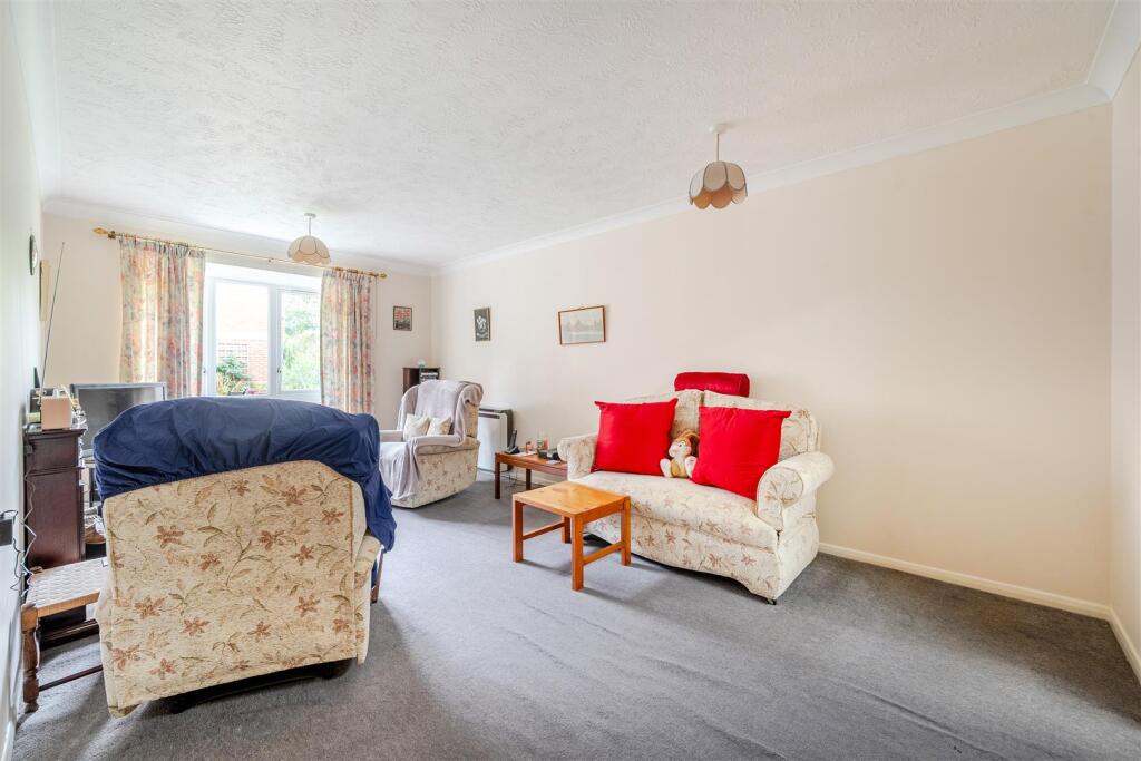 Oak Lodge, New Road, Crowthorne, Berkshire, RG45 6SL photo 3