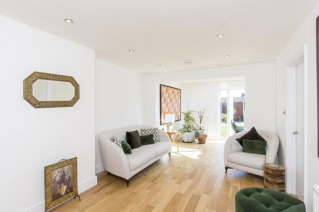 Logan Court, Market Harborough photo 4