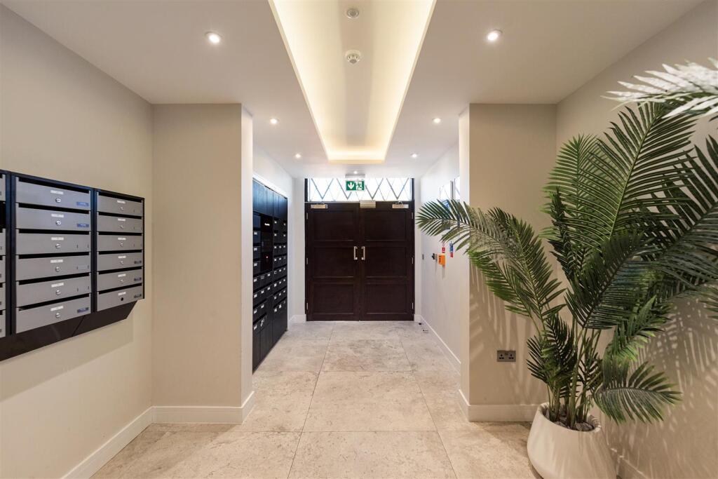 Apartment in London - View 5