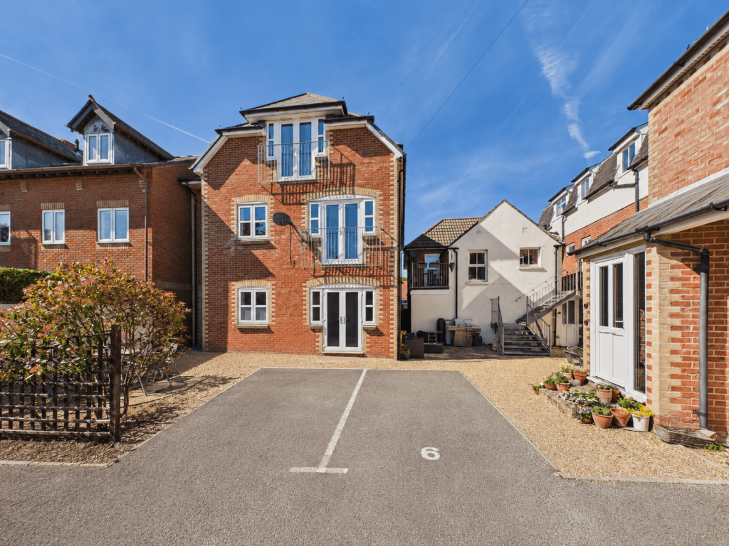 Main image of property: Bank House, Warsash SO31 9DW