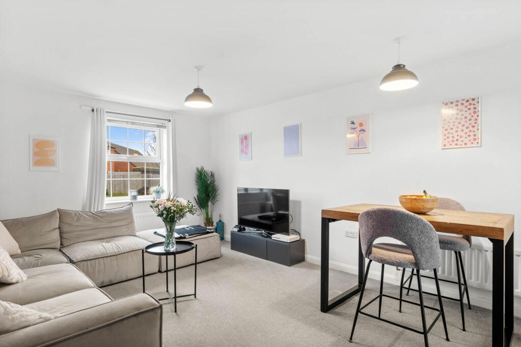 Apartment in Warwick, Bishop's Tachbrook - View 2