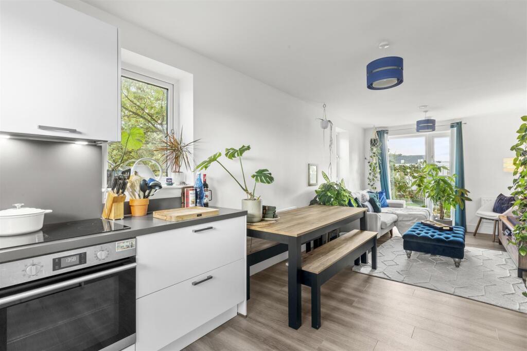 Apartment in High Wycombe, Daws Hill - View 5
