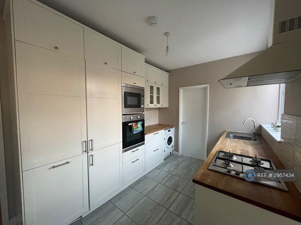 Apartment in Milton Keynes - View 4